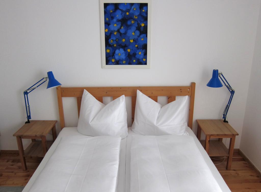 Appartement Dorfplatz 施伦斯 客房 照片