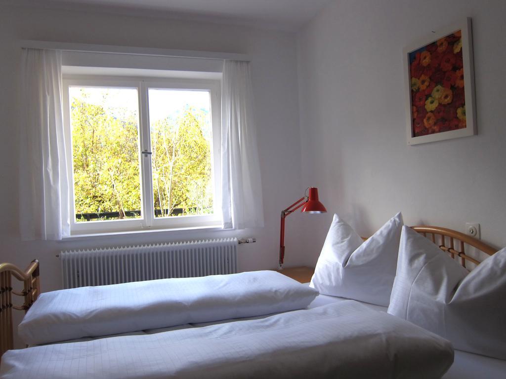 Appartement Dorfplatz 施伦斯 客房 照片