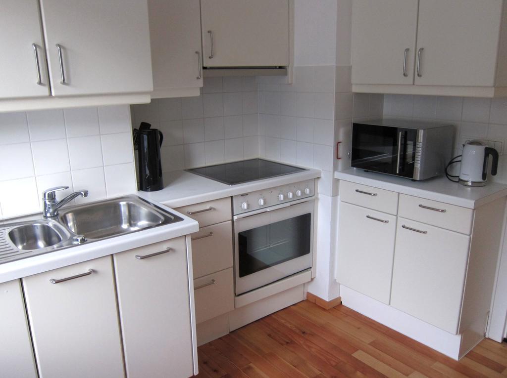 Appartement Dorfplatz 施伦斯 客房 照片