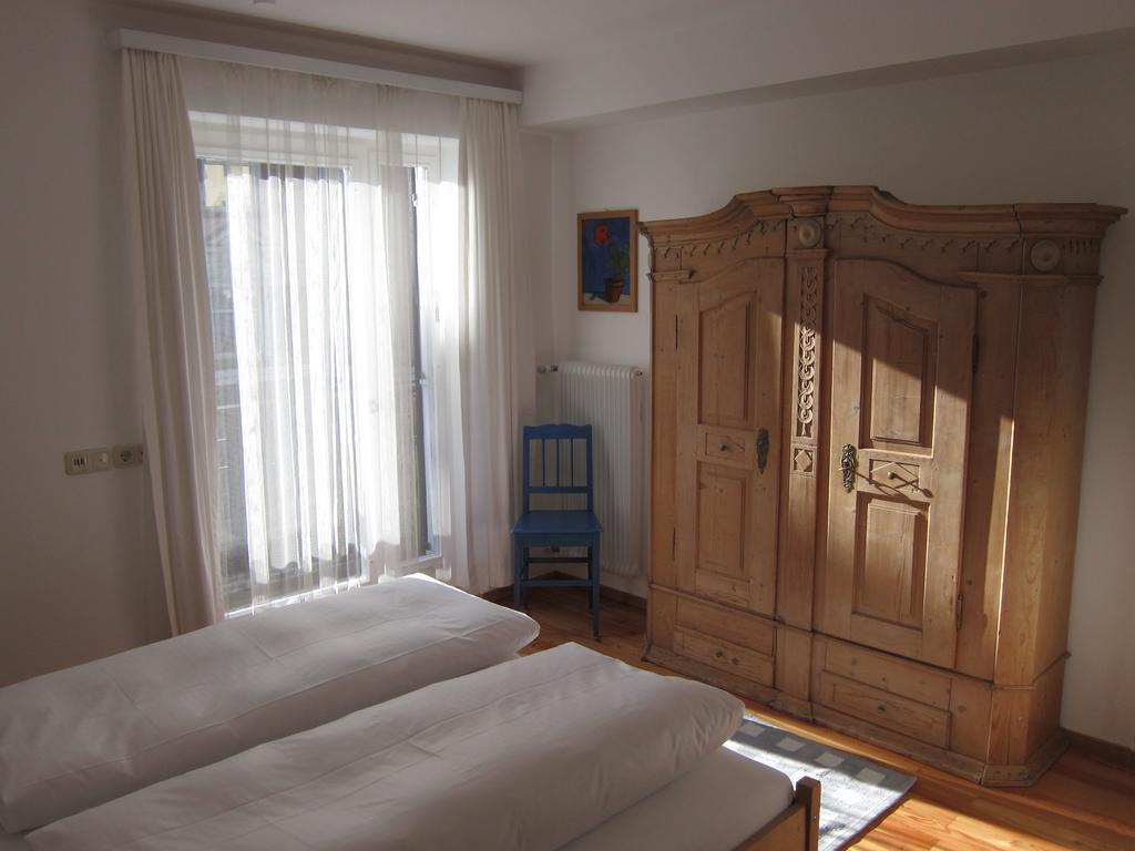 Appartement Dorfplatz 施伦斯 客房 照片
